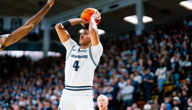 Basquetbolista tico Ian Martínez fue la gran estrella de Utah State en la victoria 90-69 ante Nevada