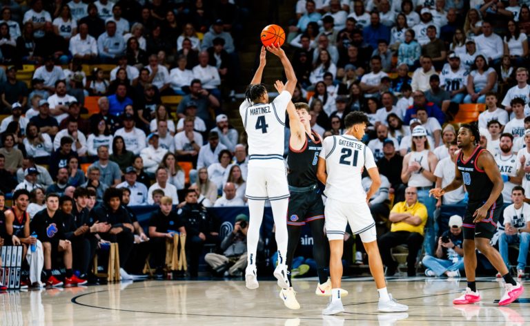 Basquetbolista tico Ian Martínez brilla en la dramática victoria de Utah State sobre Boise State