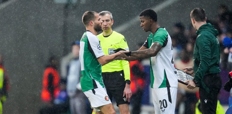 Feyenoord de Jeyland Mitchell avanza a la fase de repechaje en Champions League
