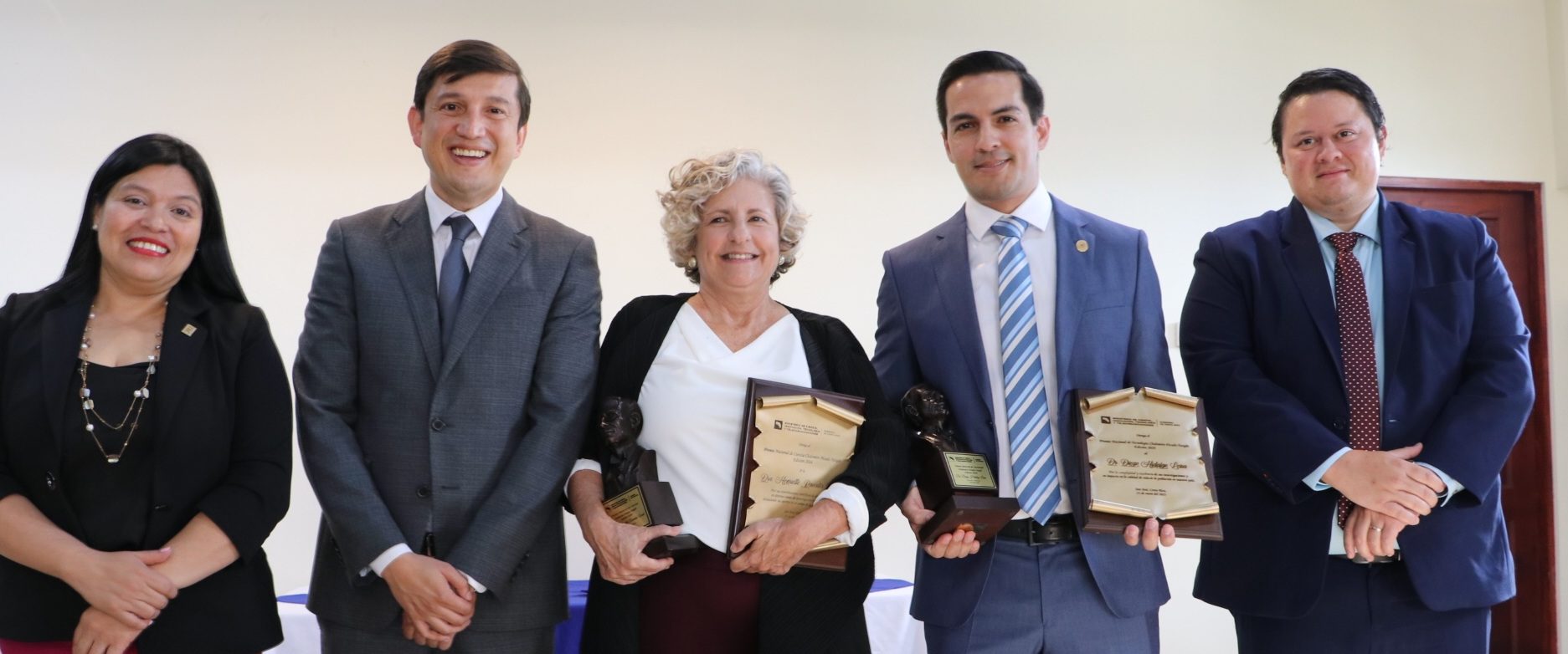 Imagen principal del artículo: Genetista e ingeniero sísmico de la UCR fueron galardonados en los Premios Nacionales de Ciencia y Tecnología 2024