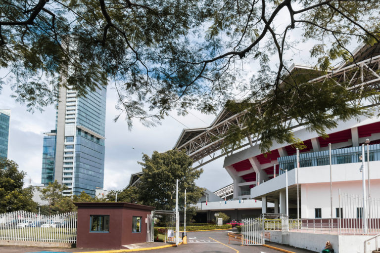 ¿A quién benefició el plan de repoblamiento de Johnny Araya para San José?