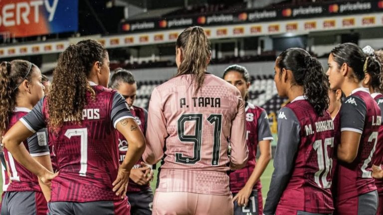 Jugadoras de Saprissa reaccionan ante el cierre del equipo y piden unión para salvar el fútbol femenino de Costa Rica