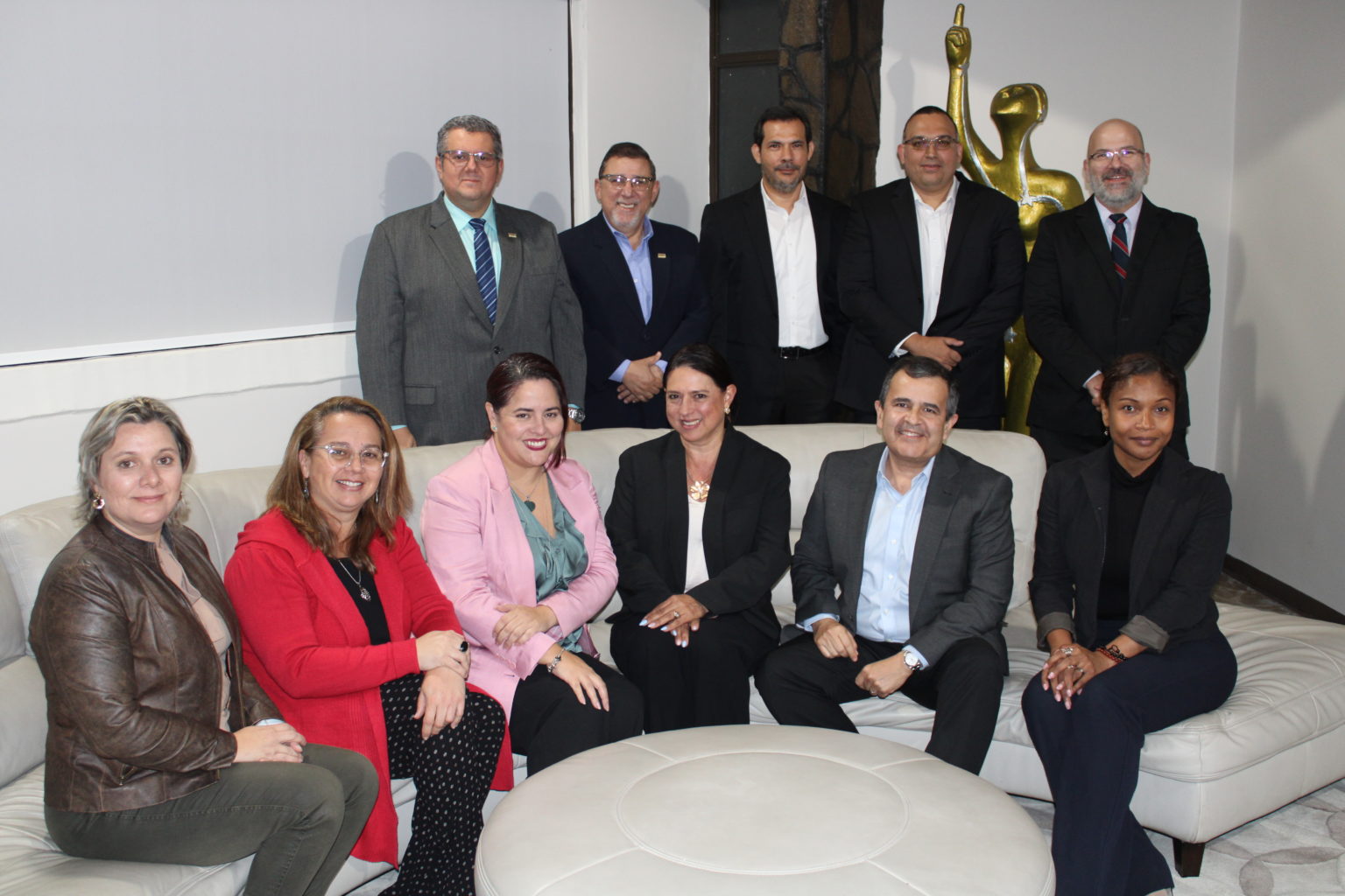 Imagen principal del artículo: CPIC felicita a Sutel por la subasta de frecuencias 5G y refuerza su compromiso con la alfabetización digital y las capacidades técnicas