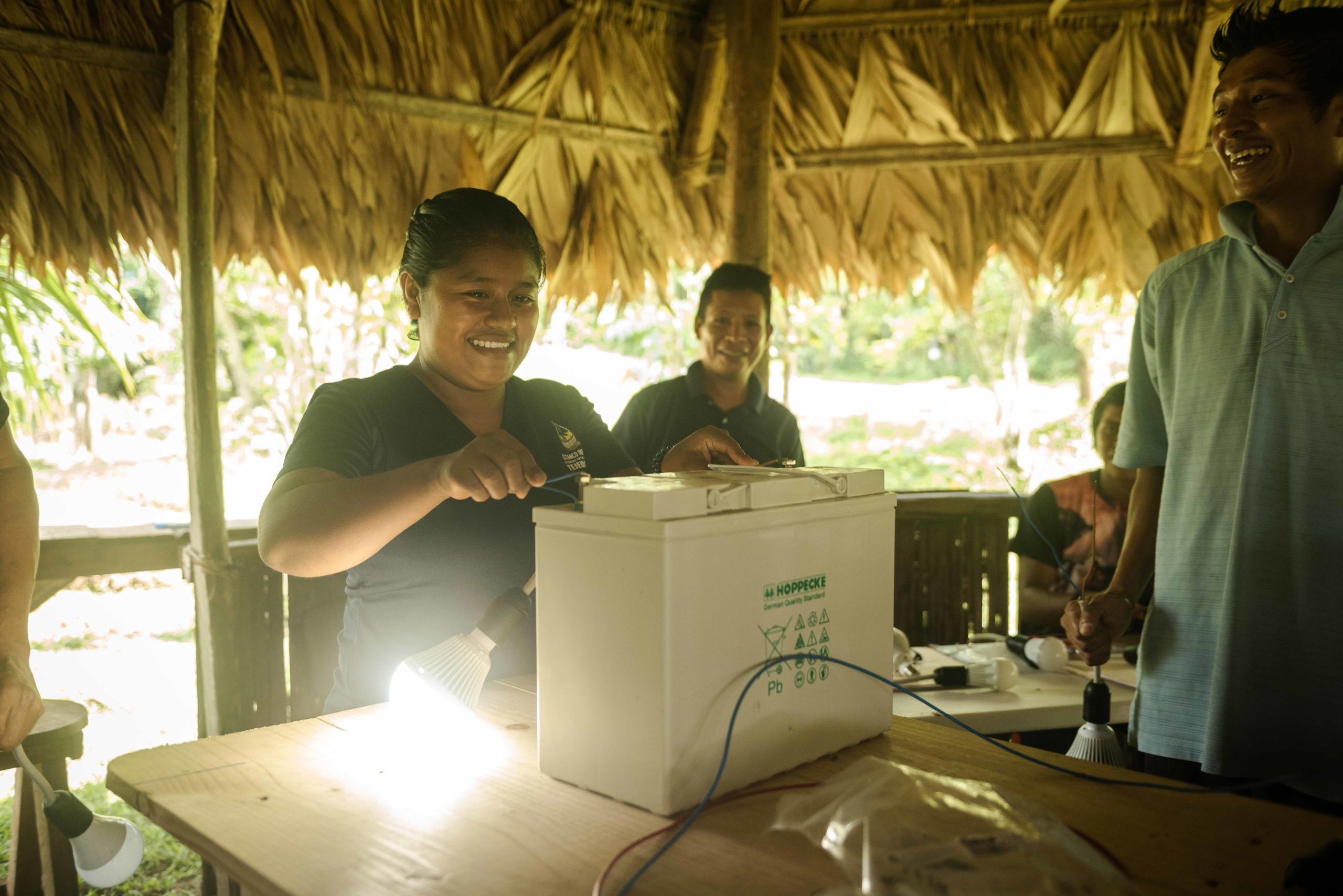 Imagen principal del artículo: Love for Life celebra más de 10 años llevando energía solar a 60 comunidades remotas