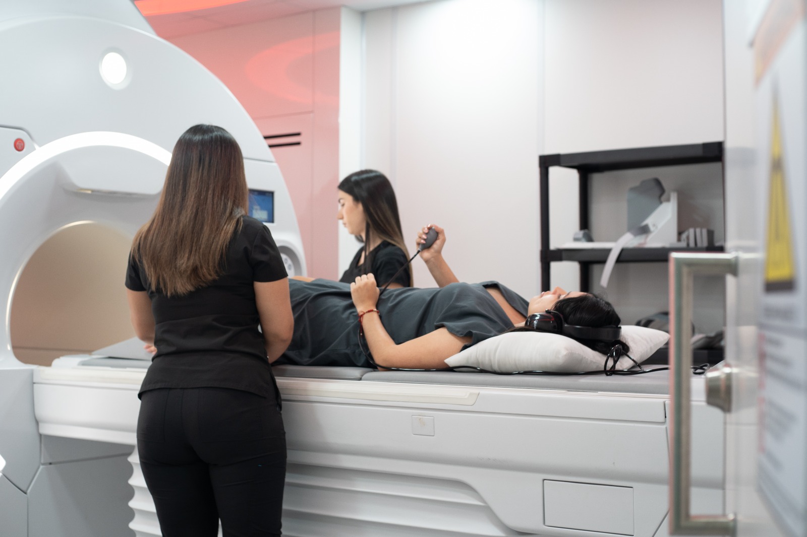 Imagen principal del artículo: MedCare revoluciona la atención médica con tecnología avanzada en imágenes y rehabilitación