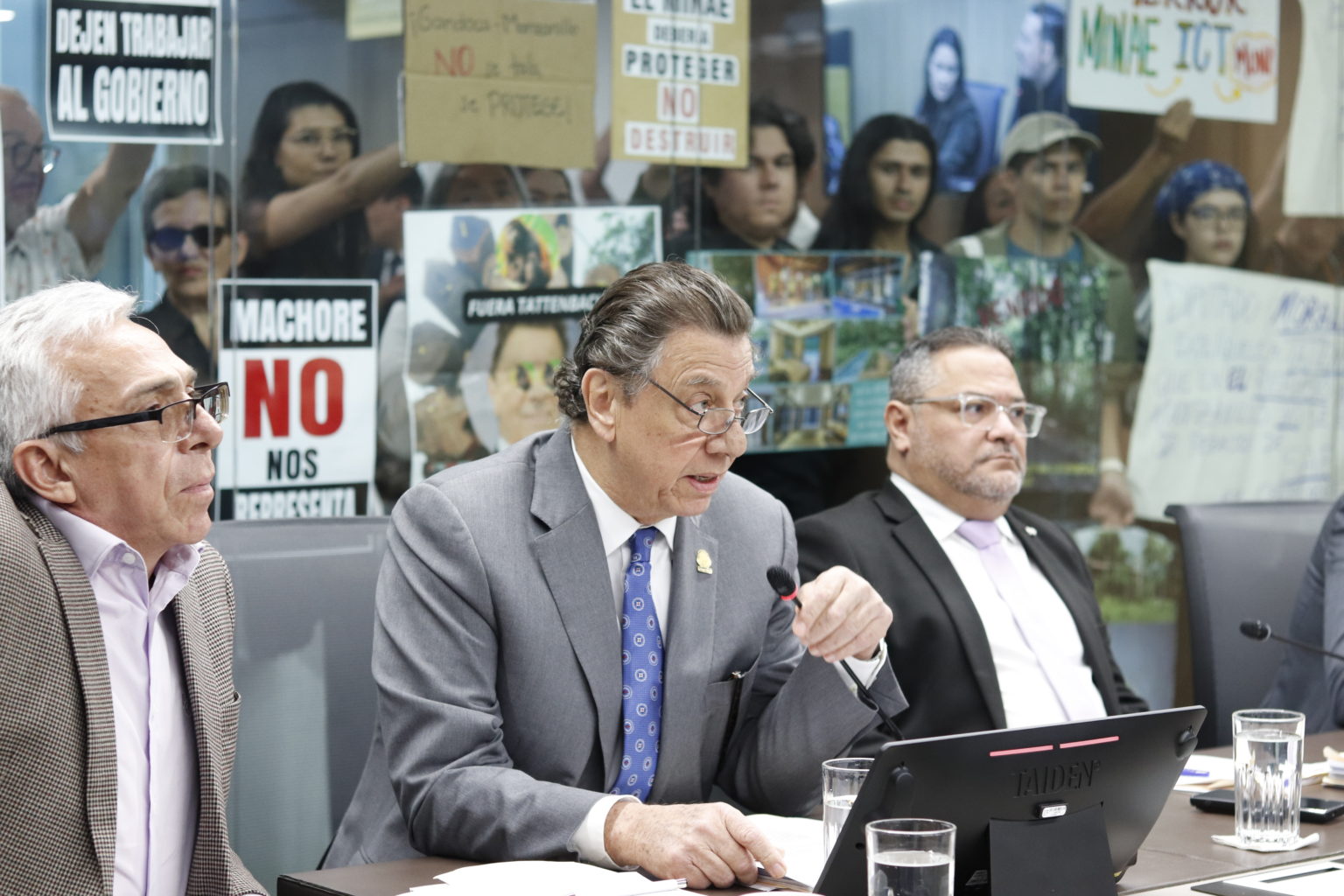Imagen principal del artículo: ¿Gentrifi... qué? Tattenbach se queda en blanco en el Congreso