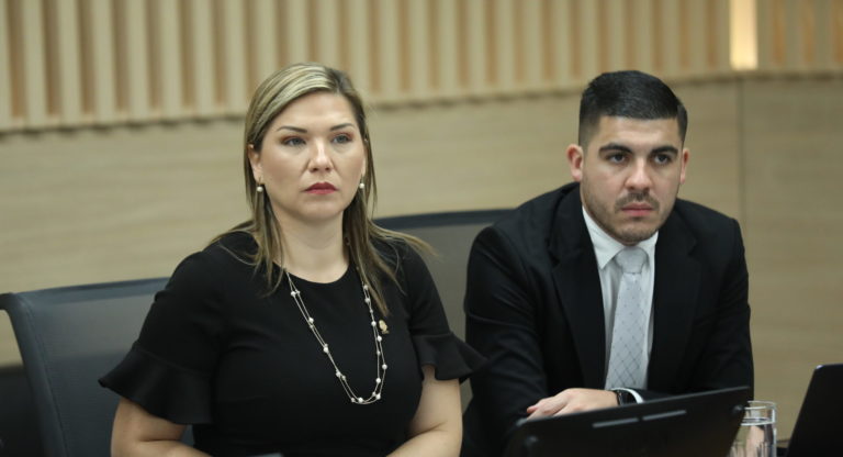 Diputada Carballo acusa al PLN y al Frente Amplio de atrasar proyecto sobre médicos especialistas