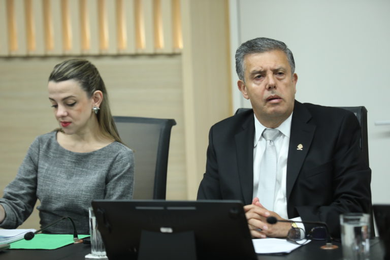 Diputado del PLN propone que Asamblea pueda trasladar su personal a salario global