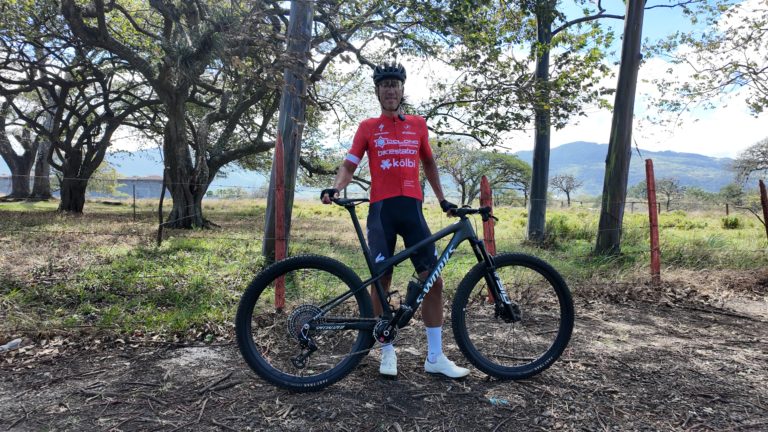 Ciclista de montaña Paolo Montoya firma con el equipo Colono Bikestation kölbi