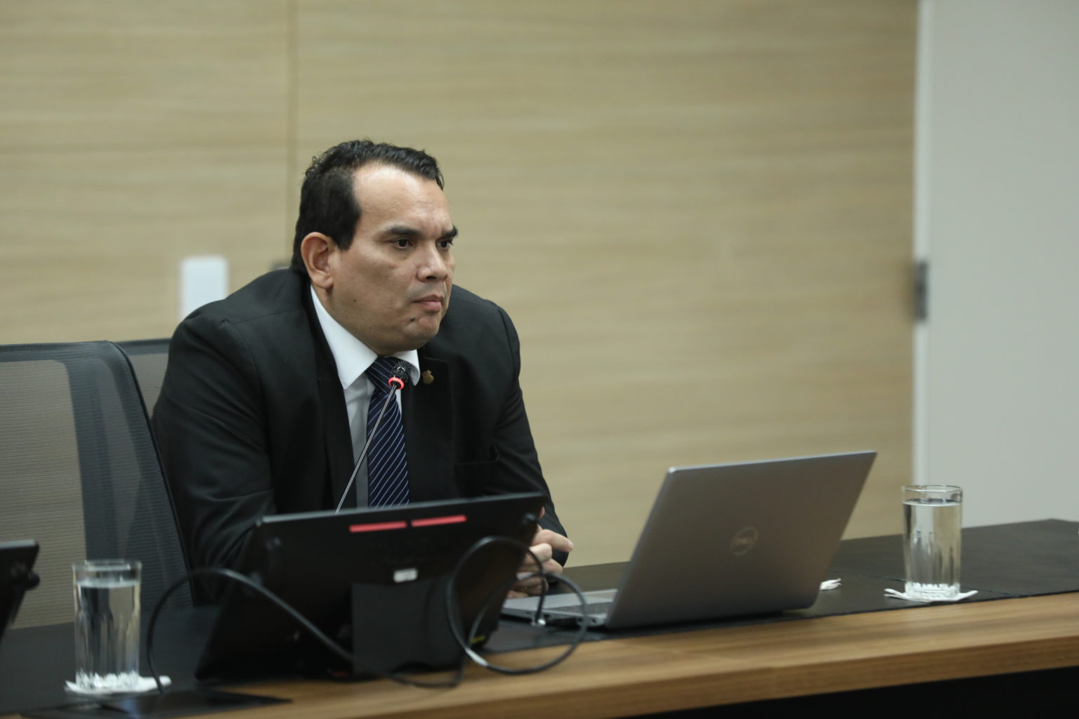 Imagen principal del artículo: Frente Amplio pide que Randall Zúñiga se aparte del cargo mientras se investigan denuncias en su contra