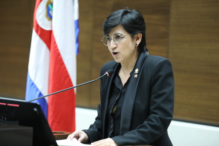 Diputada del FA propone que personas pensionadas desde el 2021 puedan recibir su ROP en 24 tractos