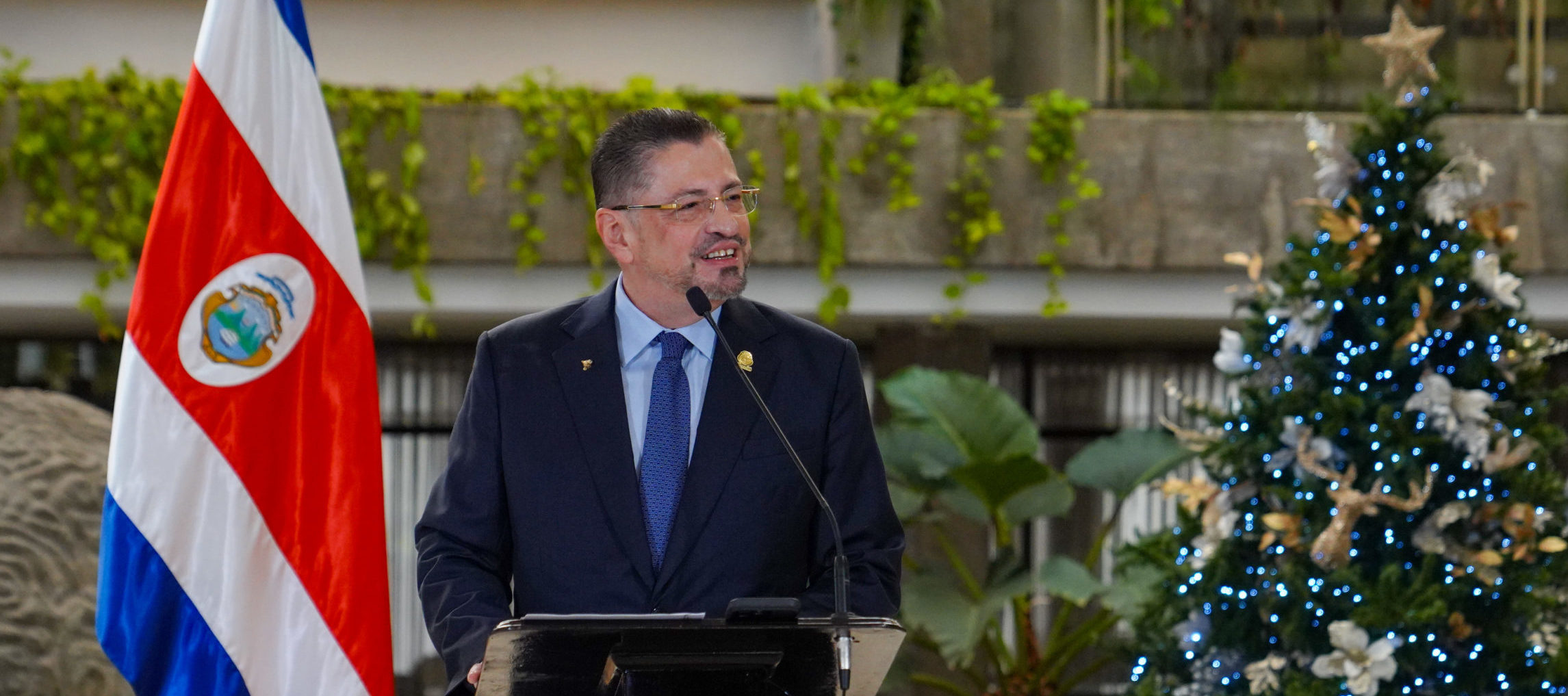 Imagen principal del artículo: AGECO rechaza "expresión viejista" utilizada por Rodrigo Chaves en conferencia de prensa