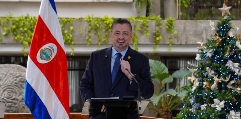 Chaves definirá hoy si renuncia a la presidencia