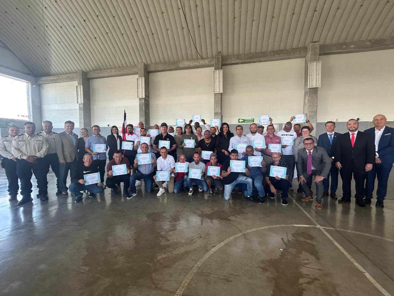 Imagen principal del artículo: 32 privados de libertad podrán registrar sus marcas y emprender