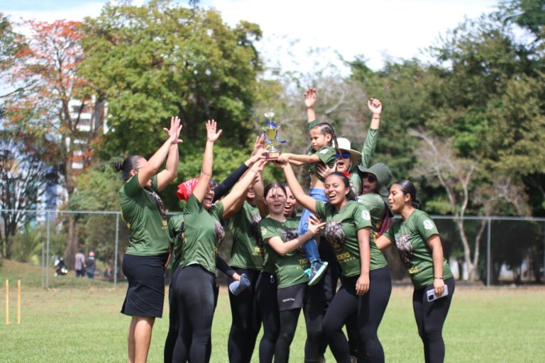 Siquirreñas se coronan campeonas de la Liga Femenina de cricket
