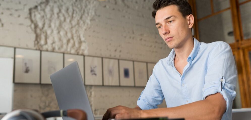 Imagen principal del artículo: INEC: Cerca de 864 mil personas ocupadas poseen empleo informal