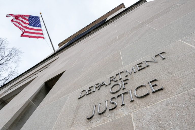 El Departamento de Justicia despide a los fiscales que investigaron a Donald Trump
