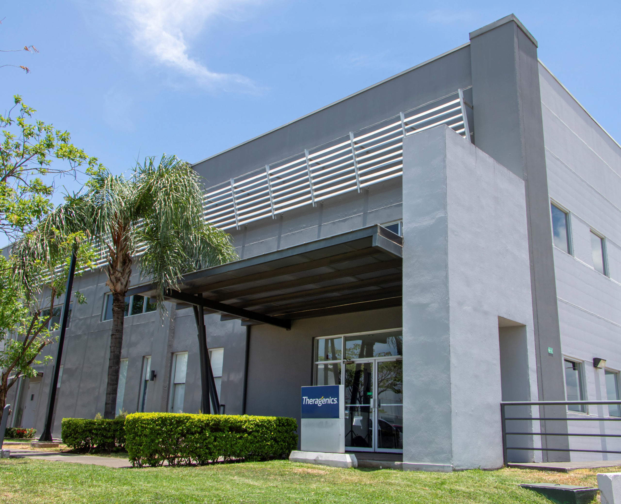 Imagen principal del artículo: Empresa Theragenics inauguró su nueva planta de manufactura en Costa Rica y busca llenar puestos vacantes