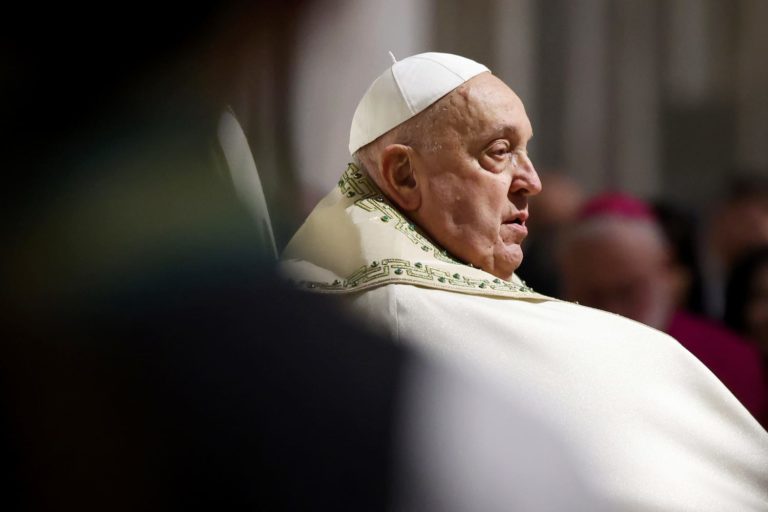 El papa Francisco se encuentra en condición crítica, reporta el Vaticano