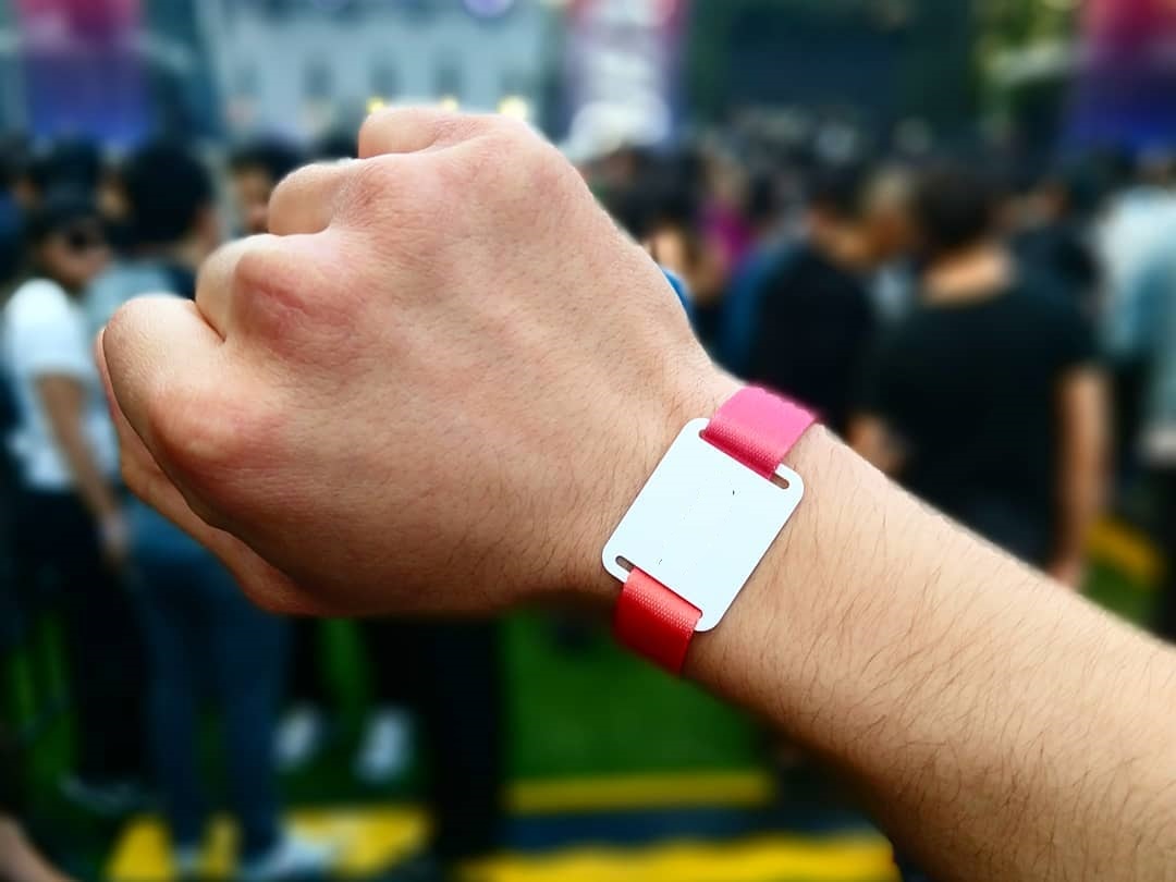 Imagen principal del artículo: MEIC alerta sobre posibles irregularidades en el uso de pulseras recargables en espectáculos públicos