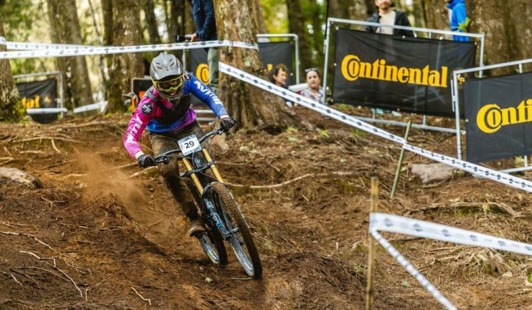 Juvenil tico Santiago Arenas fue el mejor latinoamericano del torneo CR Open de Downhill 2025