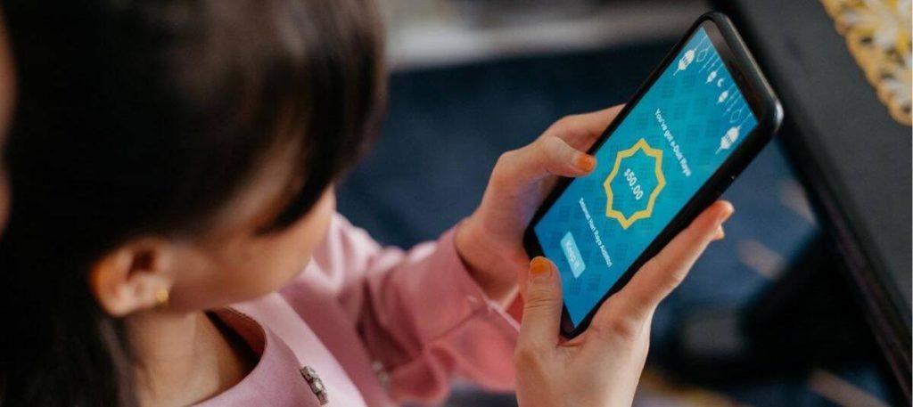 Liberty capacita a madres y niños sobre uso seguro de internet y brinda consejos para padres en el nuevo curso lectivo