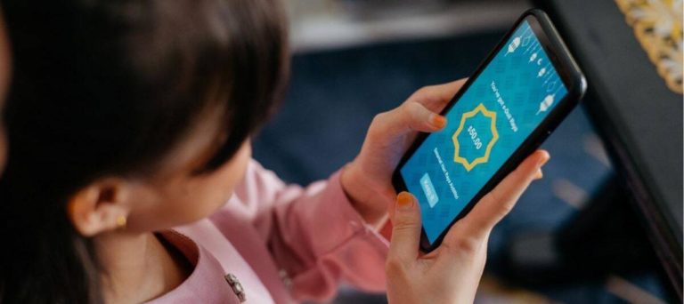 Liberty capacita a madres y niños sobre uso seguro de internet y brinda consejos para padres en el nuevo curso lectivo