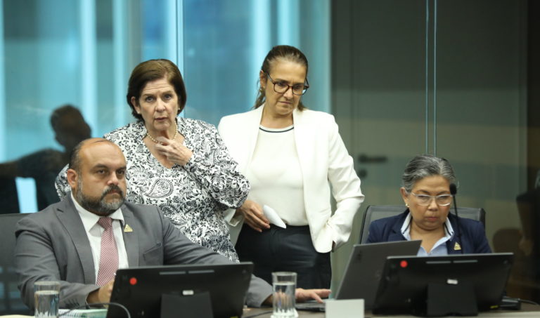 Presidente del CNE se retracta, Cisneros tuvo un martes movido