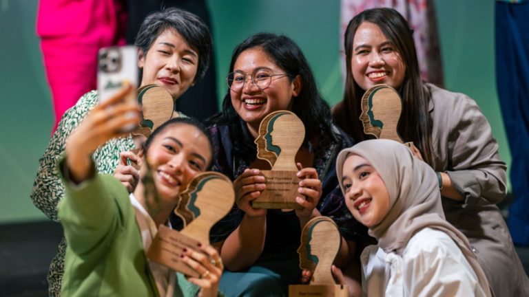 Fundación Bayer abre convocatoria del "Premio a las Mujeres Emprendedoras 2025"