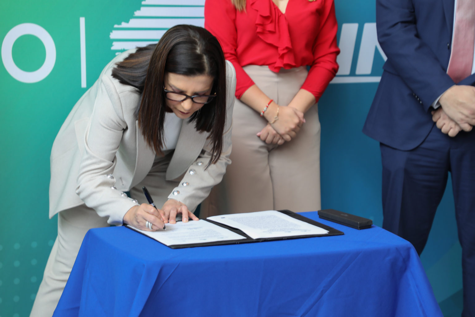 Imagen principal del artículo: Convenio entre el INS y el Inamu avanza con 83 mujeres beneficiadas mediante mamografías gratuitas