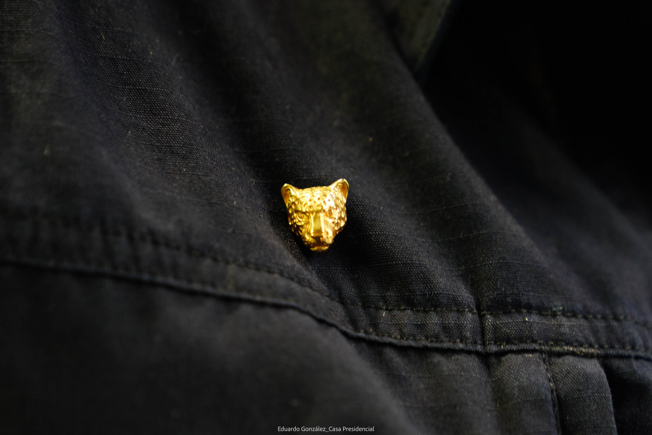 Imagen principal del artículo: "A usted esto no le importa, ni es problema suyo", responde Chaves ante pregunta de quién paga los pines de jaguar