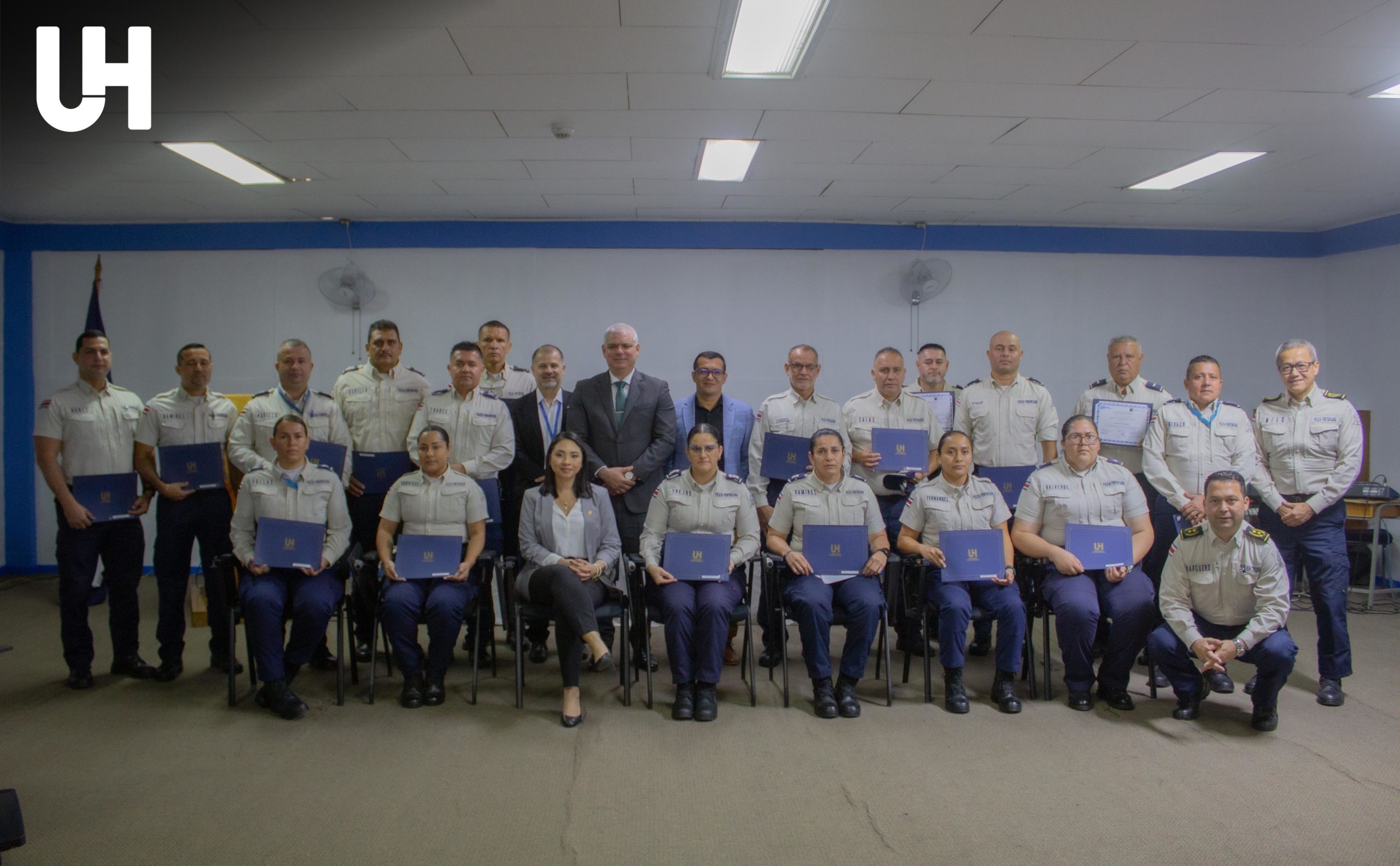 Imagen principal del artículo: 80 policías penitenciarios se capacitaron en manejo del poder, presión y hostigamiento sexual