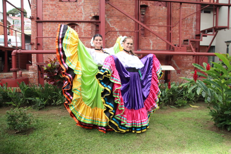 Agrupación Fantasía Folklórica Kabék celebra su segundo aniversario con espectáculo “Magia y Herencia”