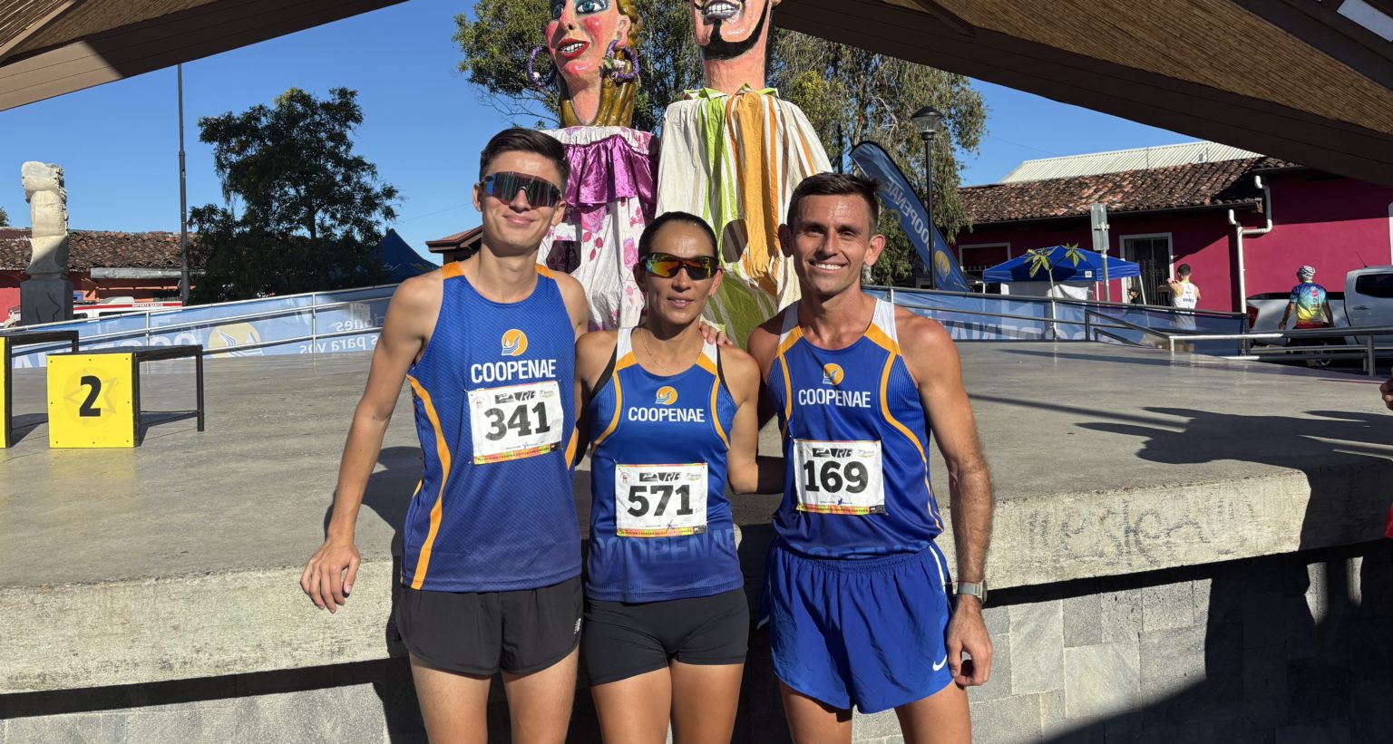 Imagen principal del artículo: Tres atletas del equipo Coopenae se imponen en la Carrera Recreativa Barveña 2025