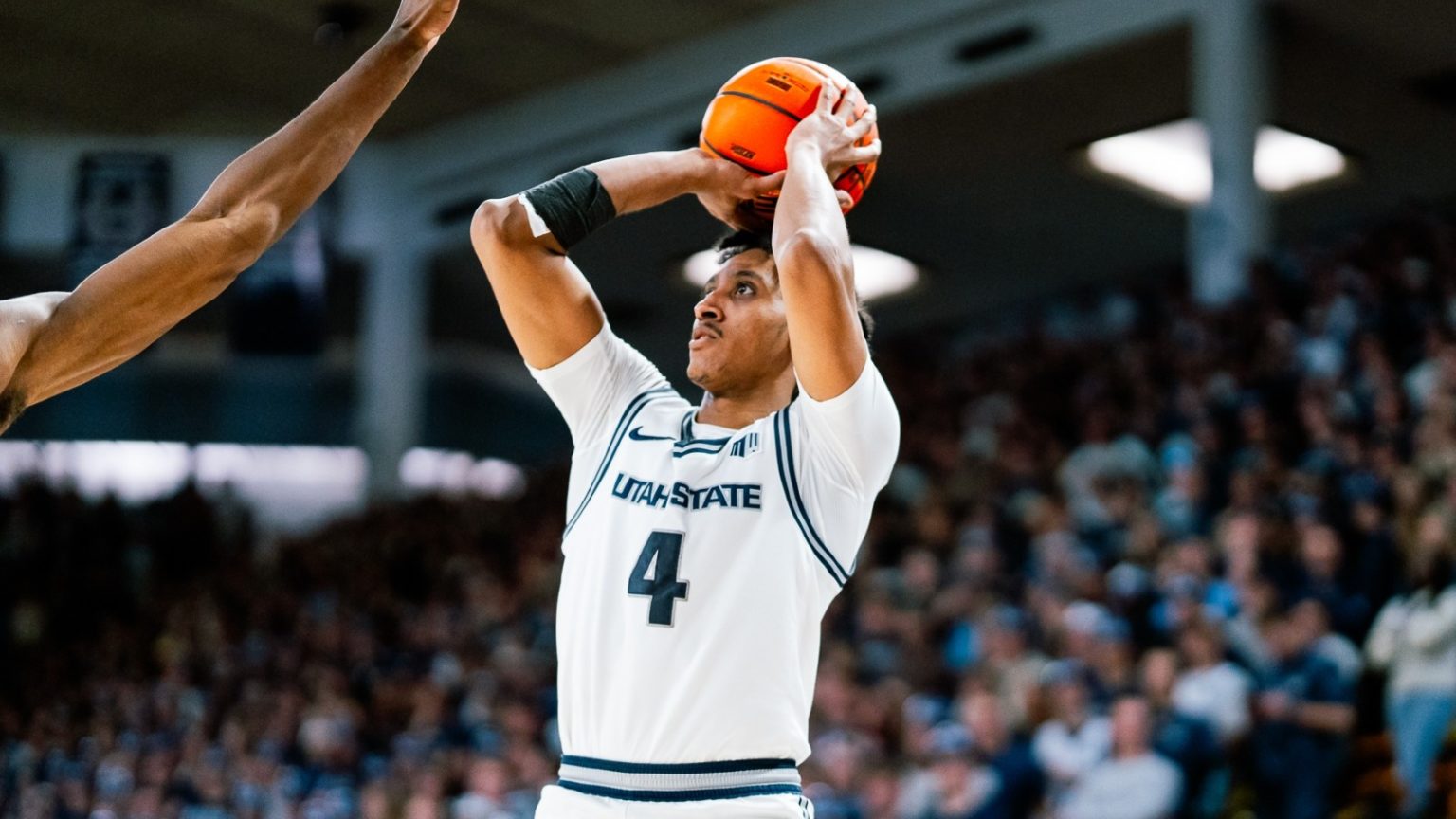 Imagen principal del artículo: Utah State consigue la victoria #22 de la temporada con Ian Martínez como protagonista