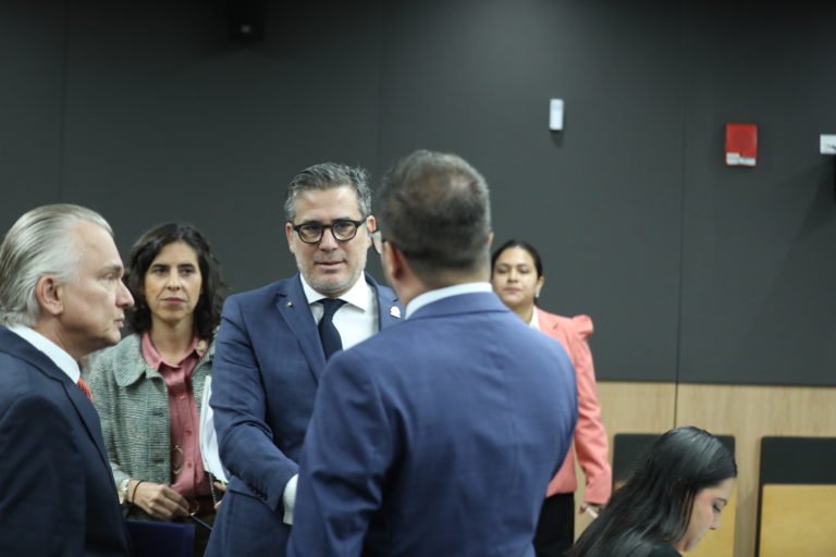 Tovar le toca el nido al dragón, Chaves se ofusca por los pines y Otto sale regañado