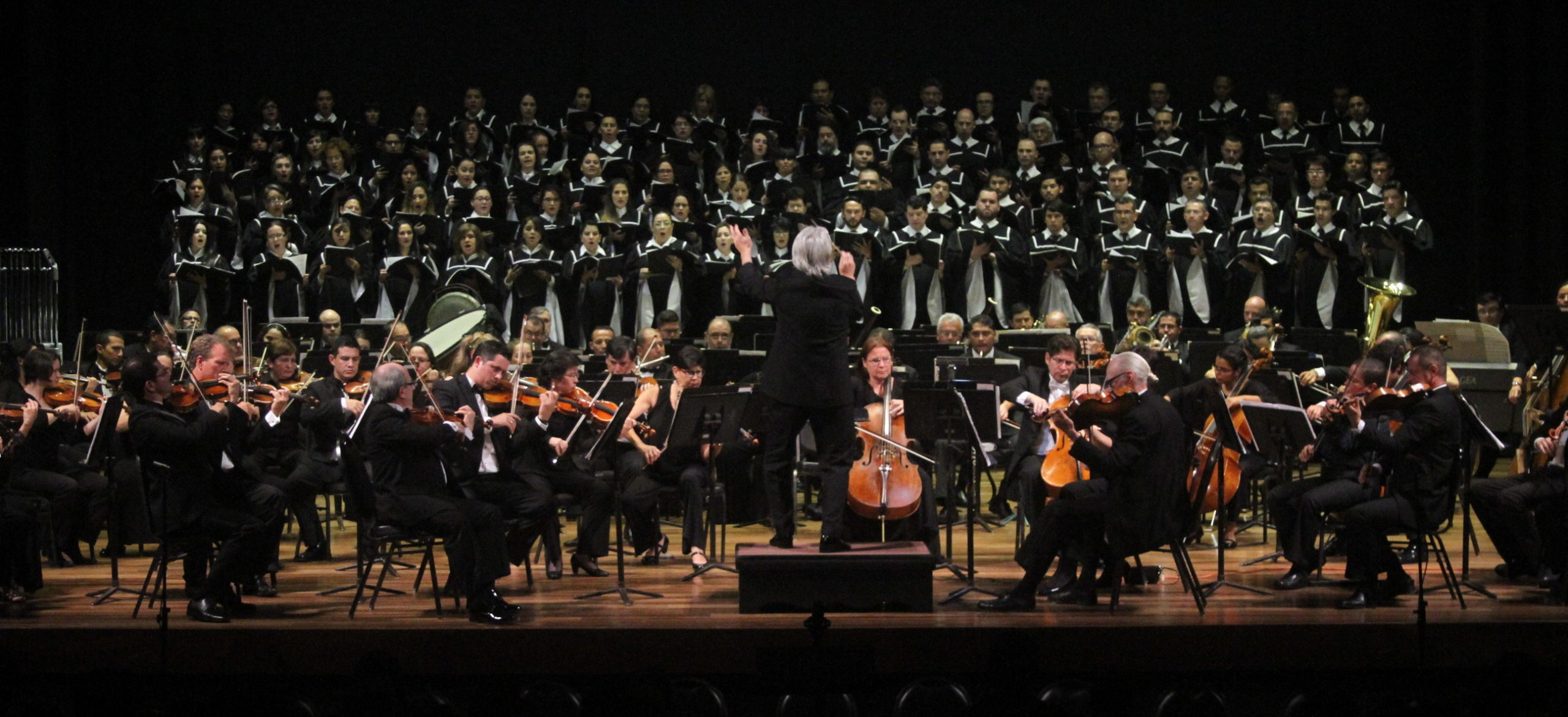 Imagen principal del artículo: Cultura nombró al español Andrés Salado como nuevo director de la Orquesta Sinfónica Nacional