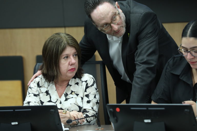 Diputada de Nueva República propone penas de prisión por tomar licor en vía pública de forma reincidente