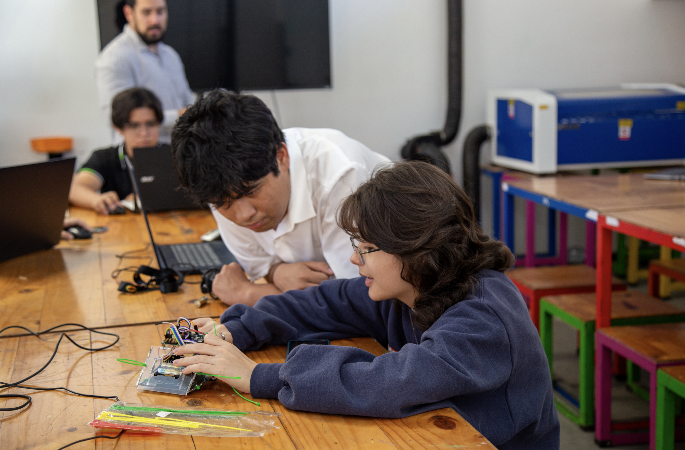 Imagen principal del artículo: Universidad CENFOTEC destaca las tendencias en robótica y desafíos en la formación de talento en el país