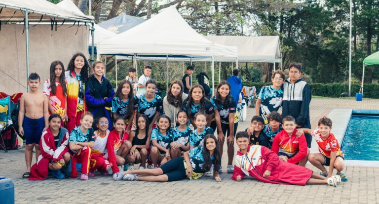 Más de 700 nadadores participaron en los primeros torneos clasificatorios del 2025