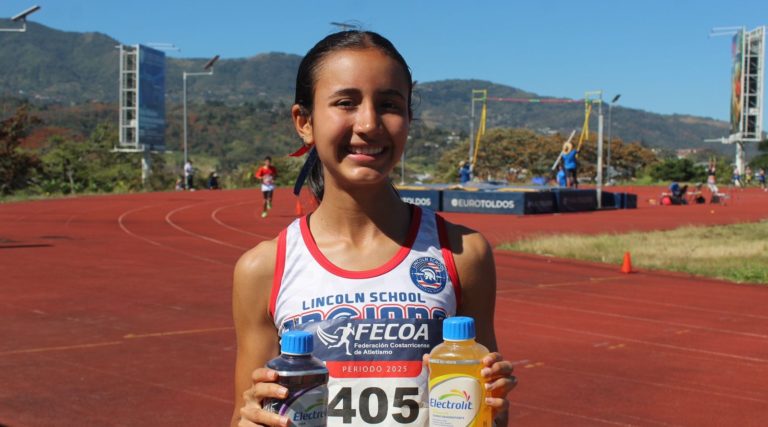 Atleta costarricense de 17 años, Emma Pacheco, deja atrás un récord nacional con 10 años de antigüedad