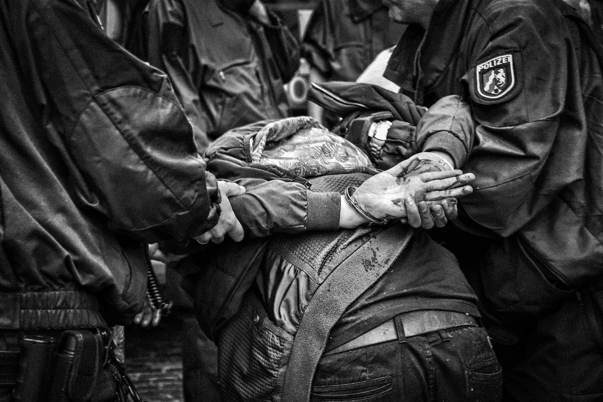 Imagen principal del artículo: La criminalización de los derechos humanos: un primer paso hacia un régimen autoritario