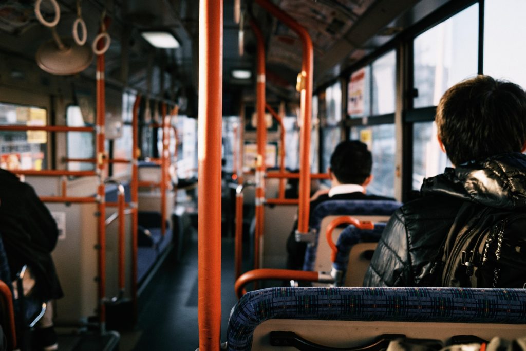 Aresep aprueba aumento en buses y taxis por alza en combustibles