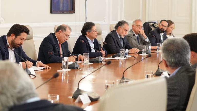 Oposición en Colombia pide evaluar salud de Petro tras acusaciones de exministro sobre supuesta adicción