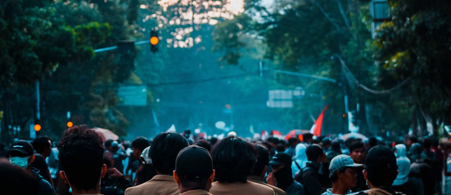 Imagen principal del artículo: ¿La democracia mejora el crecimiento económico?
