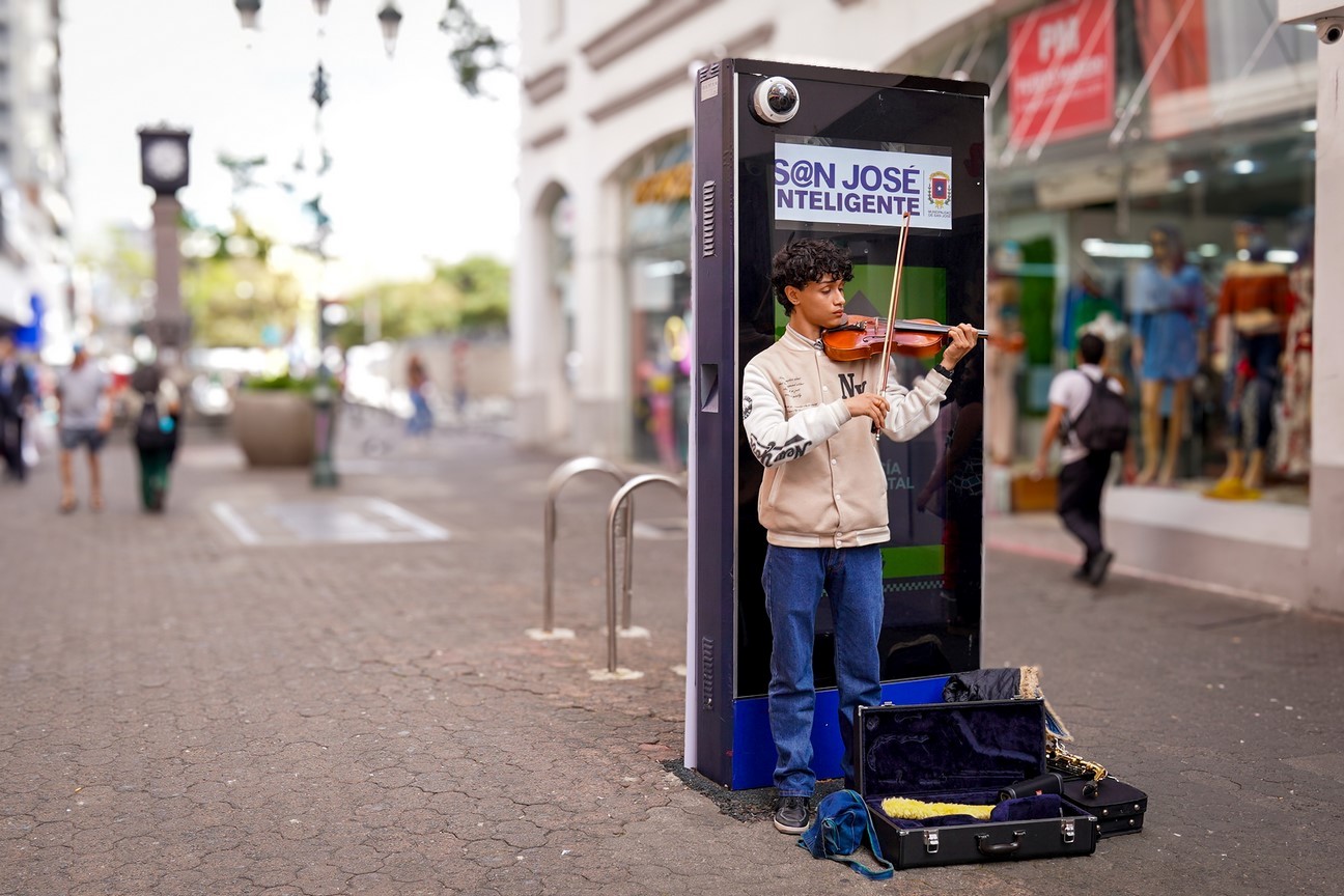 Imagen principal del artículo: Kendall Álvarez: De tocar violín en la Avenida Central a ser becado para terminar sus estudios musicales