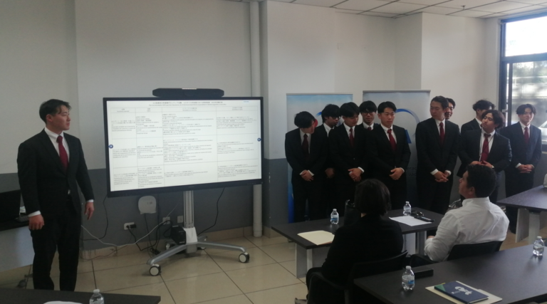 Once voluntarios japoneses llegaron a Costa Rica para promover el béisbol en zonas rurales