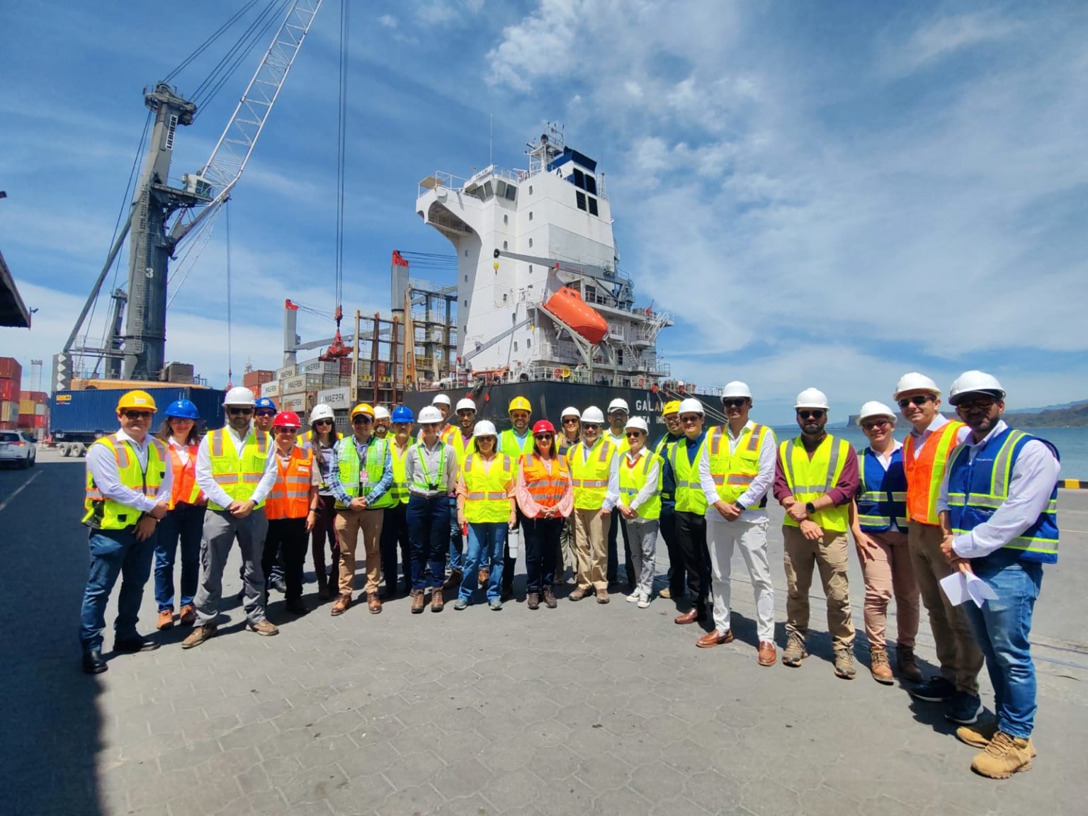 Imagen principal del artículo: Jerarcas visitaron Puerto Caldera para conocer su operatividad y proyecto de modernización
