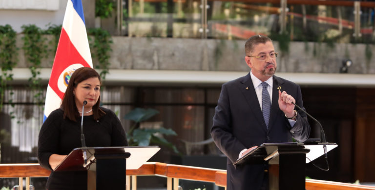 Chaves arremete contra la Uccaep