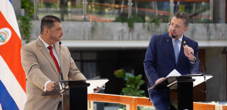 Asamblea "resella" a Chaves: el oficialismo... ¡también!